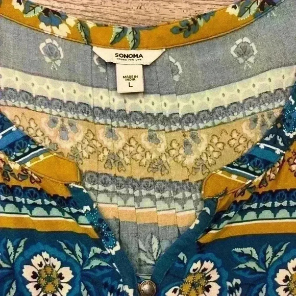 Adorable size L Sonoma flowy work tank with button detail - Picture 4 of 5